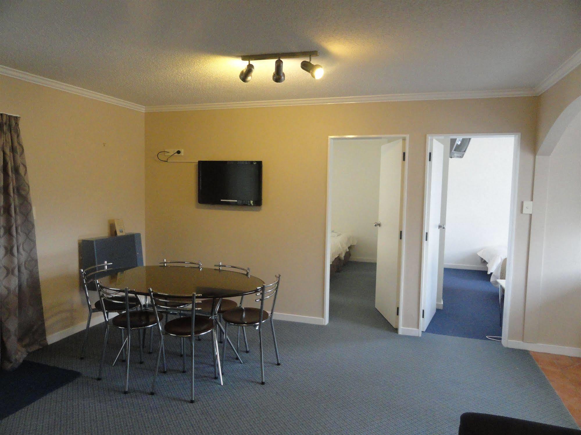 Hawks Inn Motel Upper Hutt Esterno foto