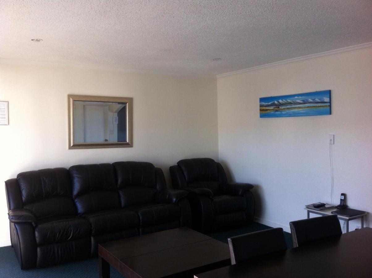 Hawks Inn Motel Upper Hutt Esterno foto